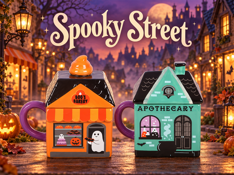 Spooky Street met Boo’s Bakery en Apothecary-mokken van Succubus Home in een sfeervol heksenstraatje.