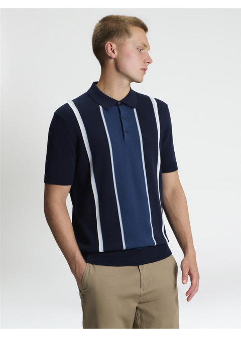 Ben Sherman Mod Stripe Gebreide Polo Donkerblauw – voorkant gedragen