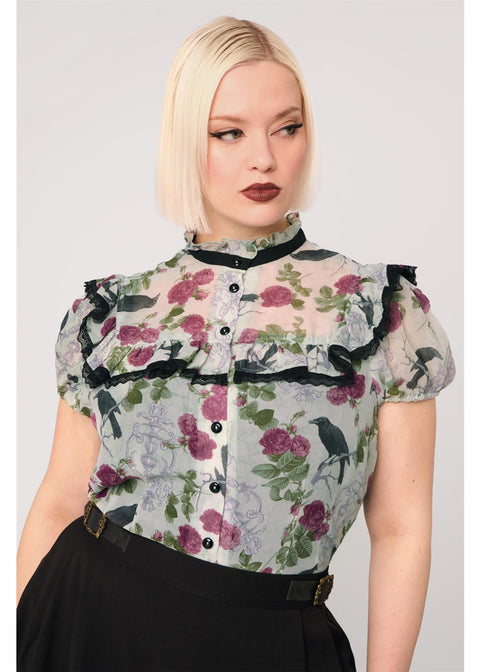 Hell Bunny Raven blouse groen – voorzijde op tweede model
