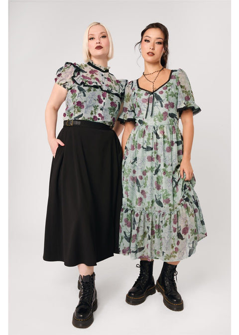 Hell Bunny Raven blouse groen – combinatiefoto blouse en jurk