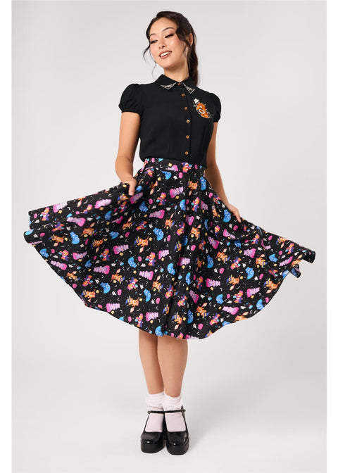 Hell Bunny x Care Bears Trick Or Sweet rok zwart - model met uitwaaierende rok